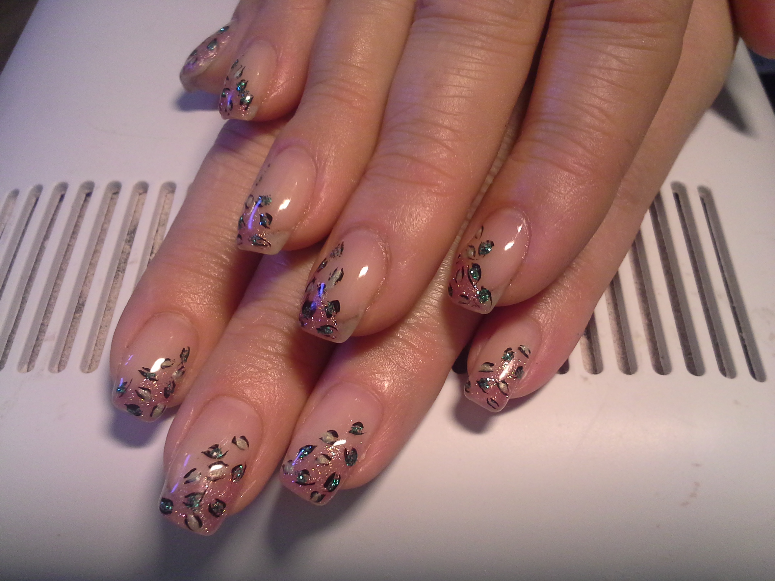 gelirani nohti maribor,Valentina studio lepote
